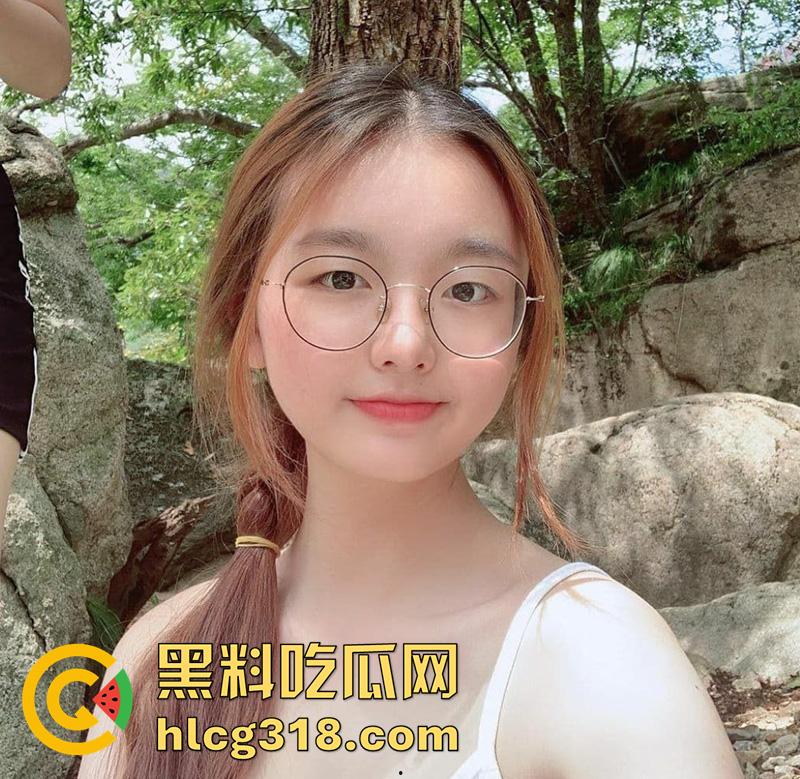 巨乳眼镜妹扣穴扣到喷尿,极品反差眼镜萝莉,身材极品美乳粉嫩,果然带眼镜的最骚 私下太反差了!-2