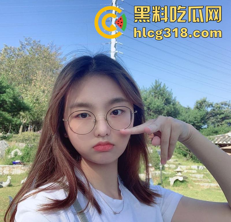 巨乳眼镜妹扣穴扣到喷尿,极品反差眼镜萝莉,身材极品美乳粉嫩,果然带眼镜的最骚 私下太反差了!-4