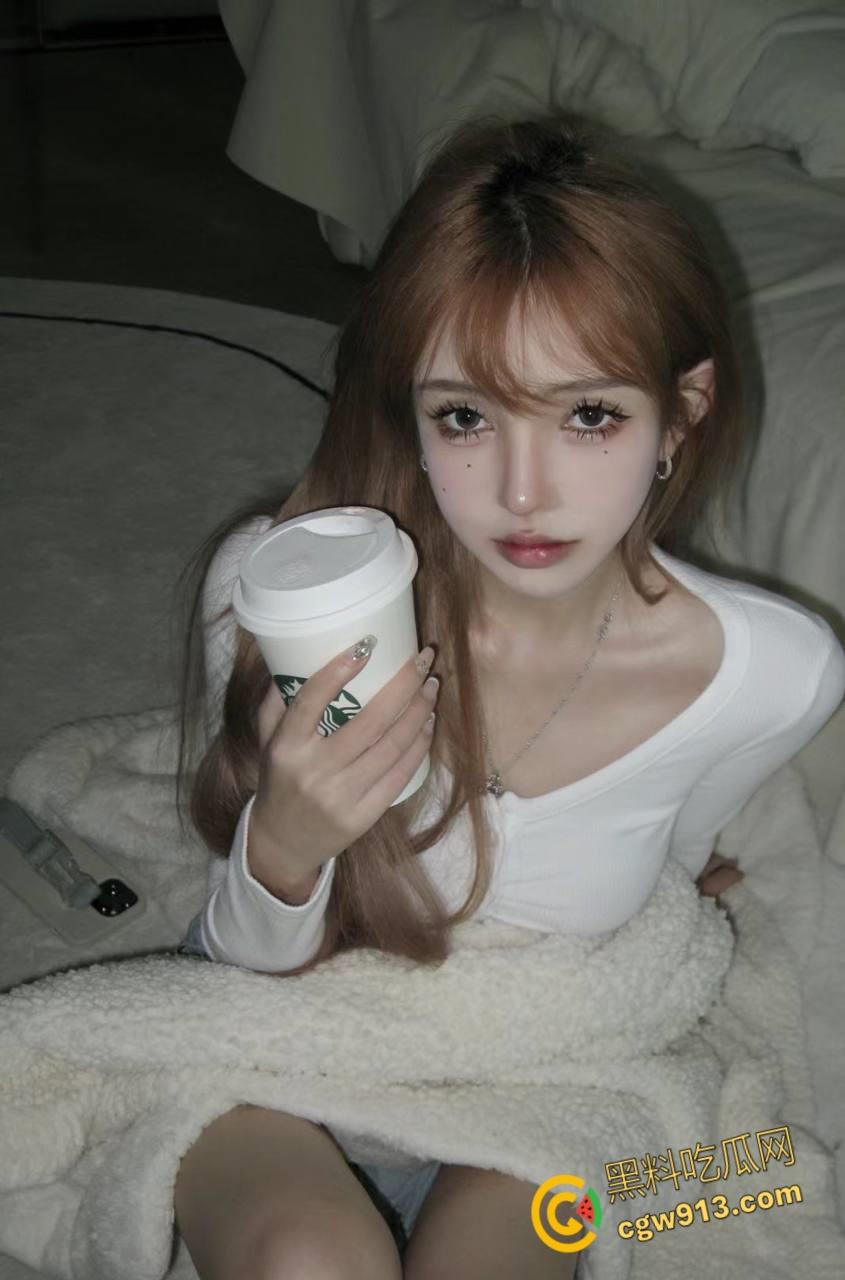 妹妹姨妈期饥渴难耐，骗哥哥大姨妈走了，豹纹高跟鞋大长腿主动骑乘，无套后入内射骚穴！-1