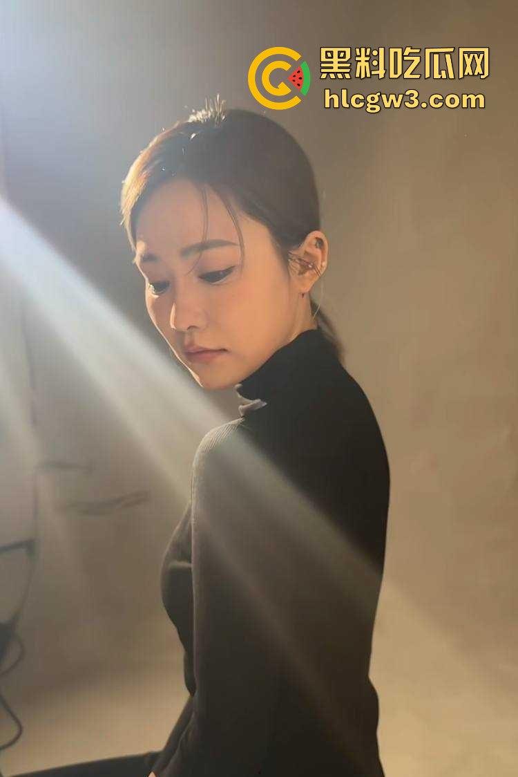 抖音千万粉丝歌手【一支沫z】与北京老头开房视频外泄 跪地舔JB主动开腿挨操 疯狂星期四V我50给你看独家！-10