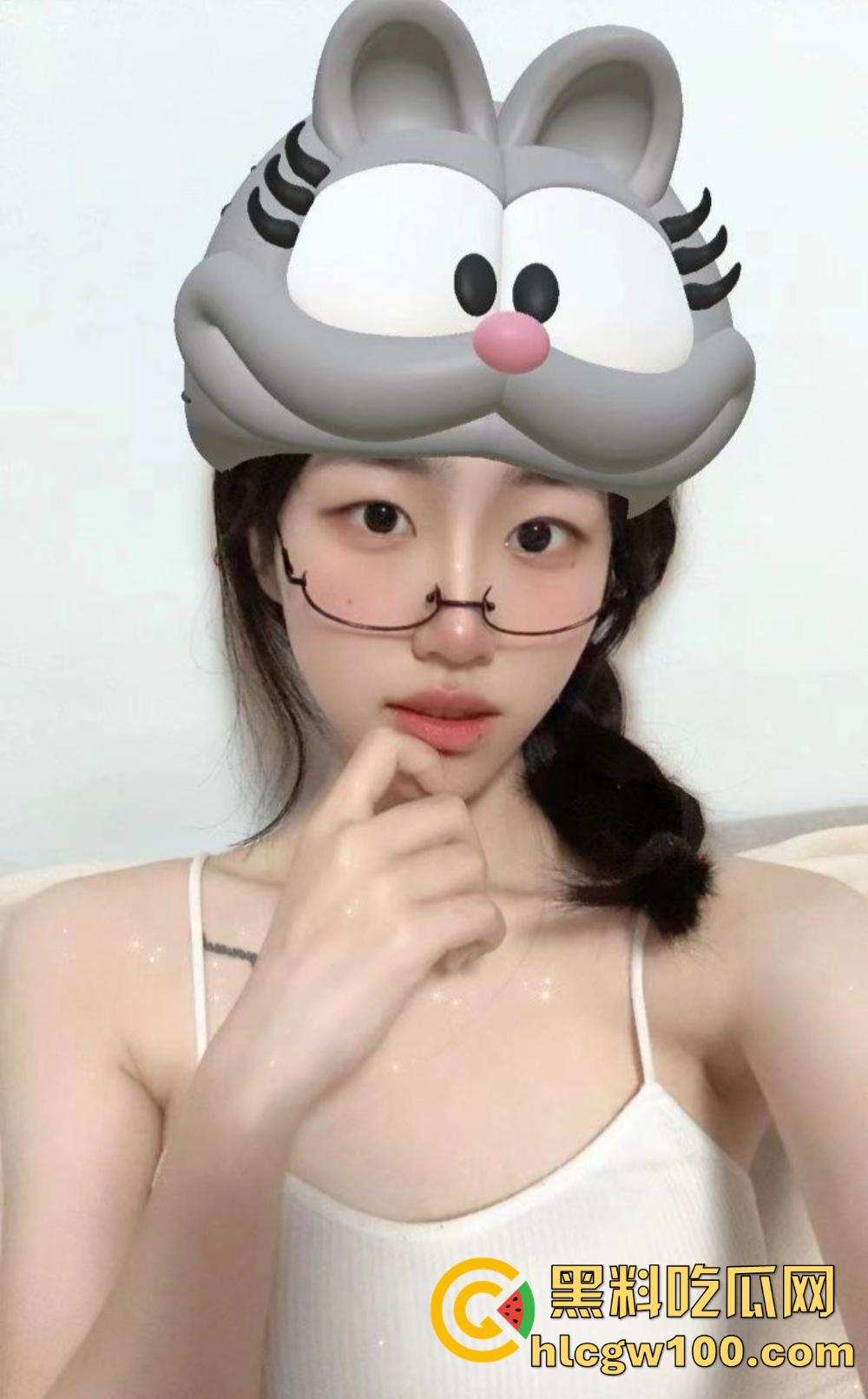 长沙女主播『冯洛涵』可纯可欲可调情 线上钓金主线下上门服务为钱疯狂  千里送逼秀腰臀技术！-1