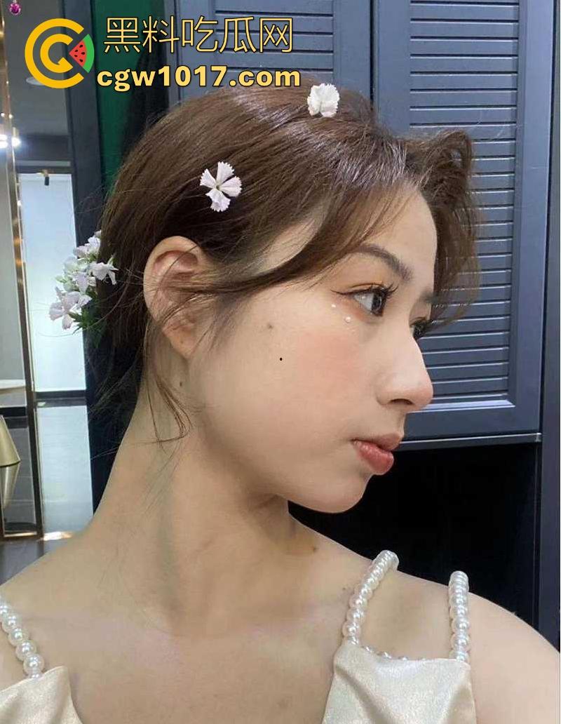 深圳高颜值甜美柜姐【李梦琪】清纯极品lv导购员,为业绩跟客户上床做爱,全程露脸玩深喉无套馒头嫩逼打桩喷汁!-1