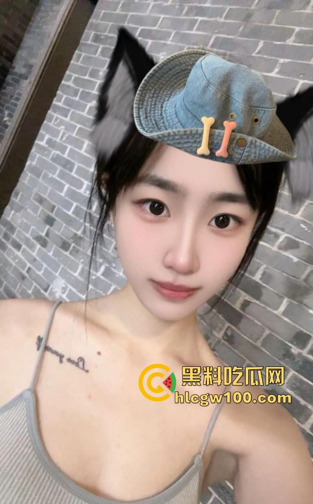 长沙女主播『冯洛涵』可纯可欲可调情 线上钓金主线下上门服务为钱疯狂  千里送逼秀腰臀技术！-17