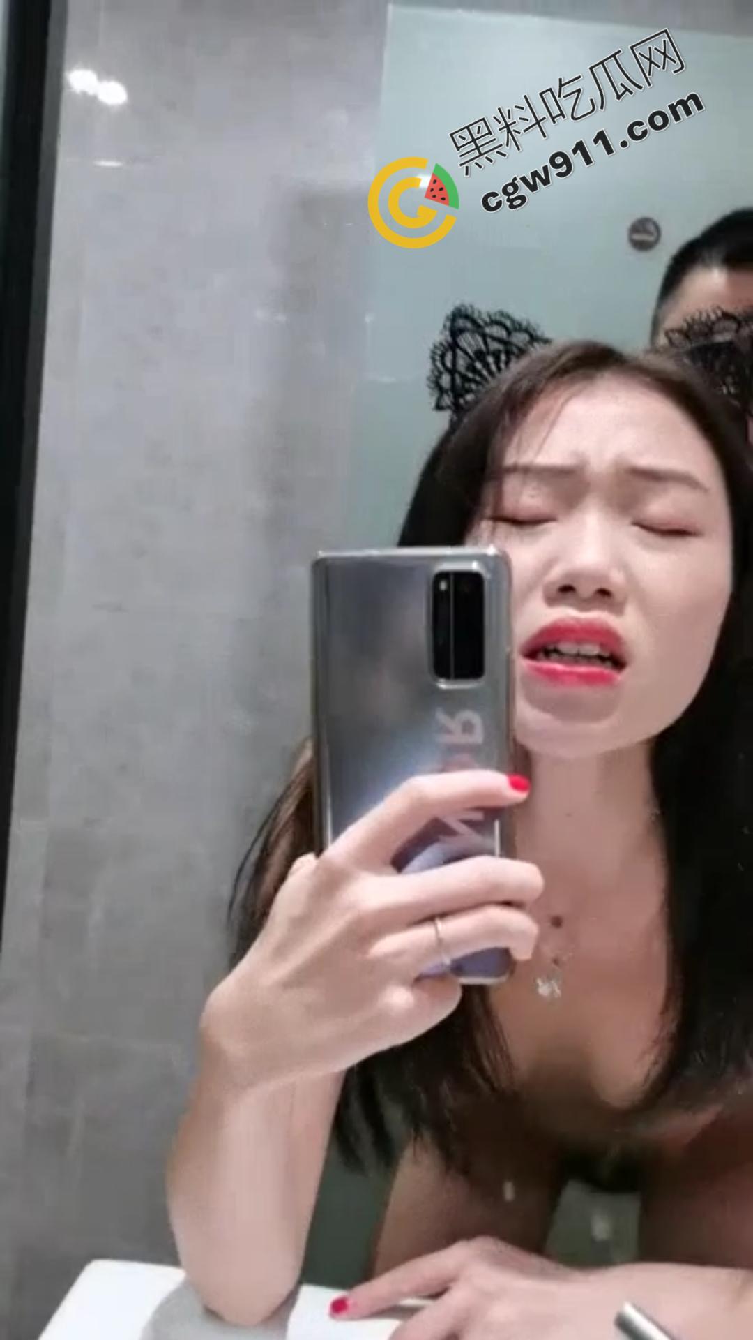 河南抖音博主【户晨风】酒店厕所大战女粉丝视频流出！白皙肌肤美乳乱颤，疯传全网激起狂潮！-7