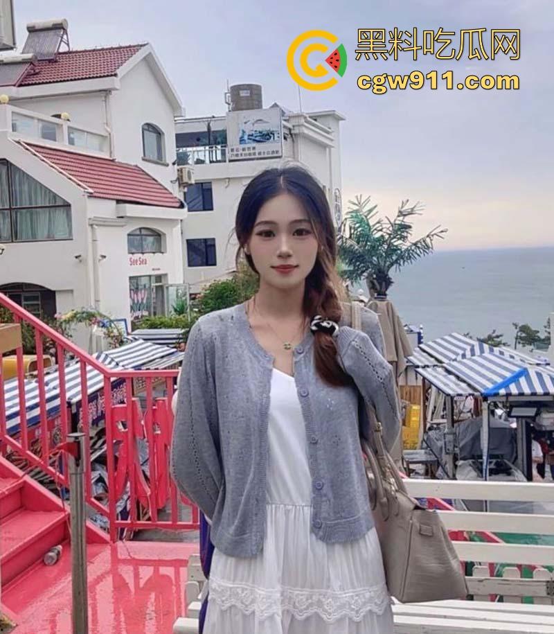 湖北建筑职业艺术学院【刘雯玮】撩起露粉嫩白虎逼，跪地求饶体育生用大鸡巴操爆的骚穴，不雅视频曝光！-2