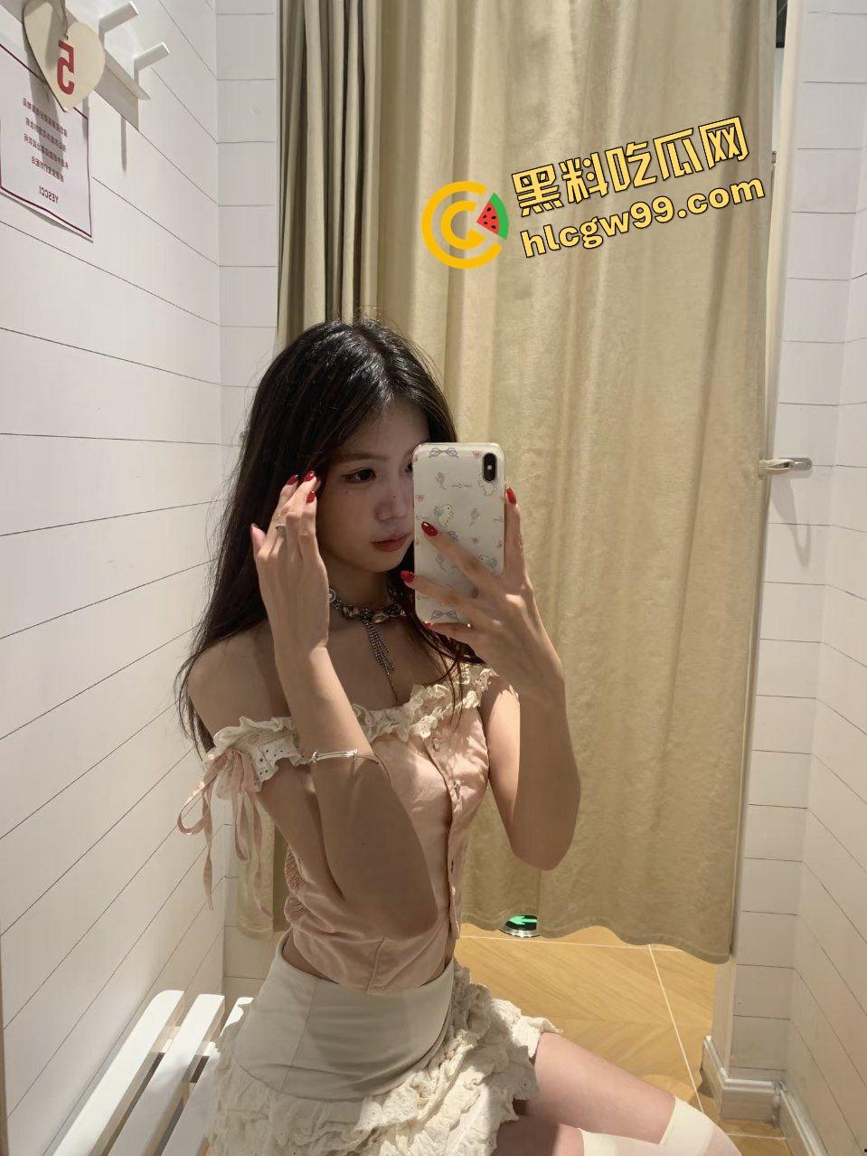 成都男gay转职当白丝小仙女公狗，商场公共厕所蒙眼伺候，不停舔脚仙女肛门拉屎吃屎！独家曝光流出！-4