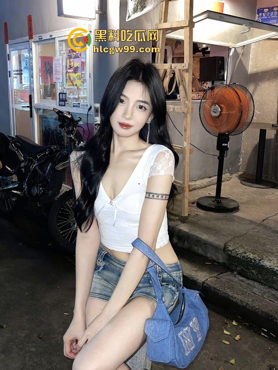 抖音极品黑丝御姐骚鸡【nss】早期诱惑露奶淫荡私拍被曝光，竟然还与大哥开房性交易！原创独家流出！-5