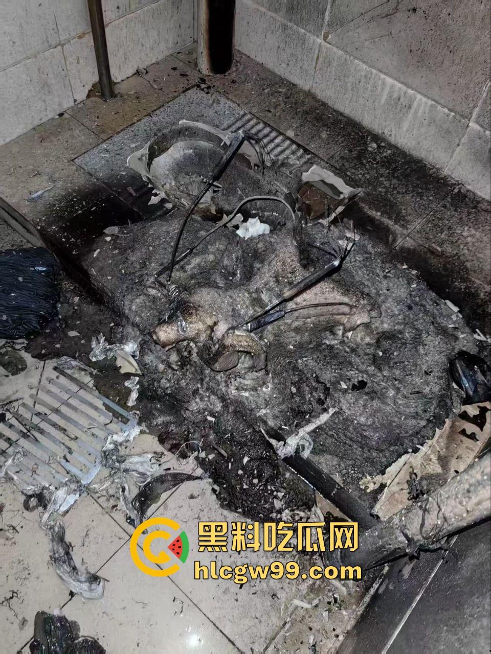 合肥工业大学研究生宿舍翻车，玩充气娃娃被舍友撞见，慌乱中烧毁证据，结果把整间宿舍点着了！-2