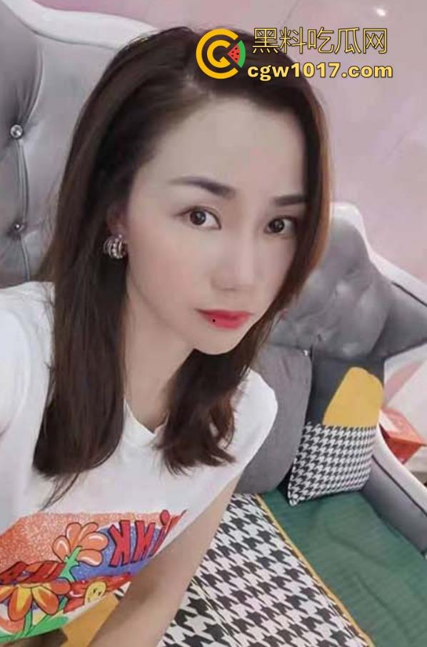 深夜潜入妈咪闺房，掀被无情猛扑直捅子宫！后入打桩狂抽每下顶穿，她浪叫搔首扭臀沉醉喷潮!-1