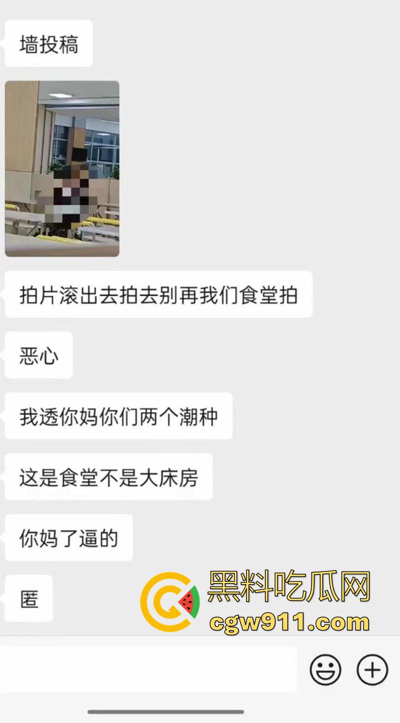 嫉妒使人丑陋啊！山东潍坊理工学院 ，大一情侣毫不在乎周围人目光，在食堂亲热暧昧，引全校男生怒骂！-1