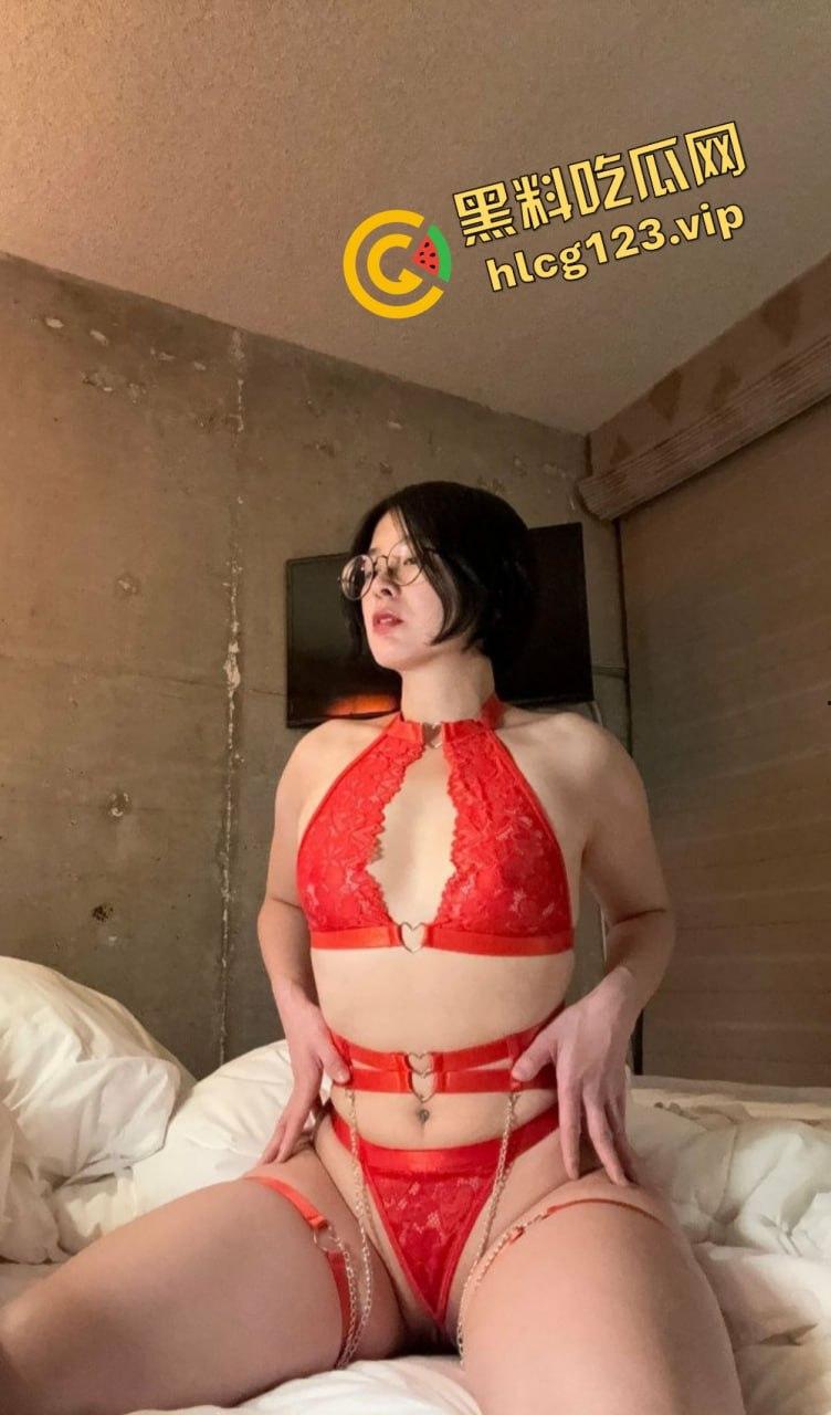 OnlyFans爆火的【annixpress】极品肥臀反差婊，这屁股看着都让人想冲一发！-29