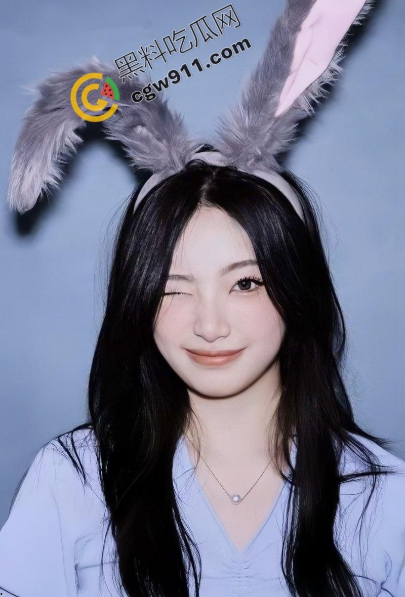 天津大学生【韩梅塰】酒店激情大曝光：深喉舔鸡吸吮龟头，后入爆操娇喘连连，火爆身材引爆欲望！-1