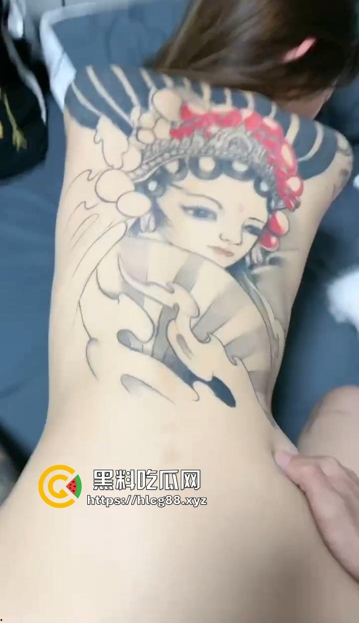 河南精神小妹胸前头纹帝屁股刻操我，跟野汉子干得床崩塌，满屋子淫声浪语！-17