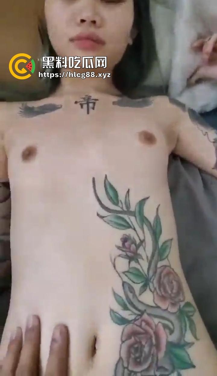 河南精神小妹胸前头纹帝屁股刻操我，跟野汉子干得床崩塌，满屋子淫声浪语！-22