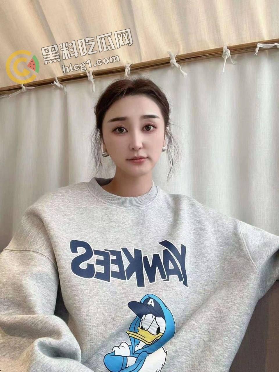 绍兴富婆“李娇”与小白脸男奴私密视频曝光！脚下纵情，奢华爱情游戏惹争议！-1