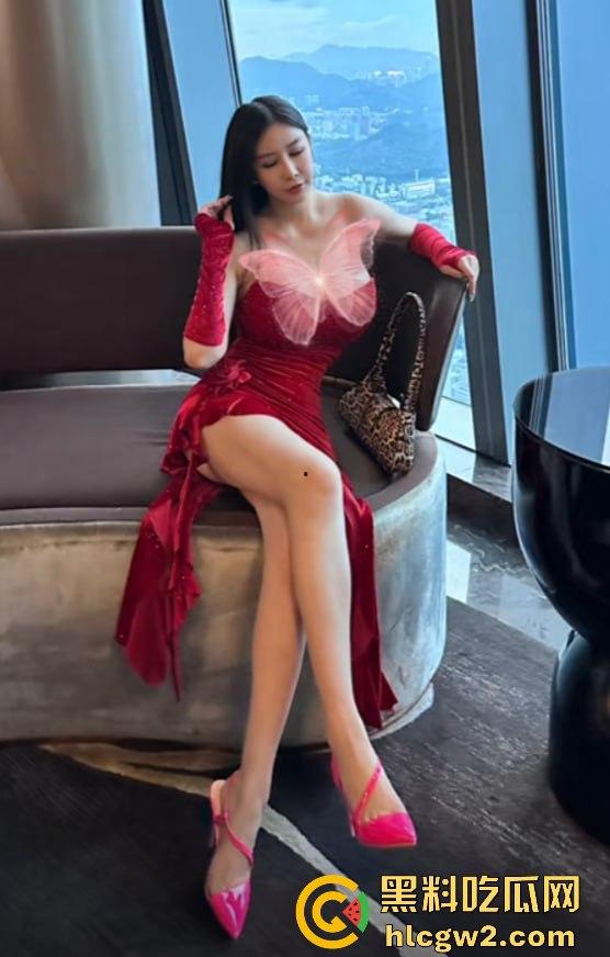 抖音40W粉丝网红『金美娜』性爱视频独家曝光 大奶情趣制服侍奉导演尺度无下限  奶子晃得比剧情还精彩！-5