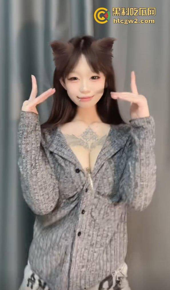 抖音精神小妹【小小姜】翻车！两万粉丝的她竟是隐藏福利姬，高价私密内容被曝光！-6