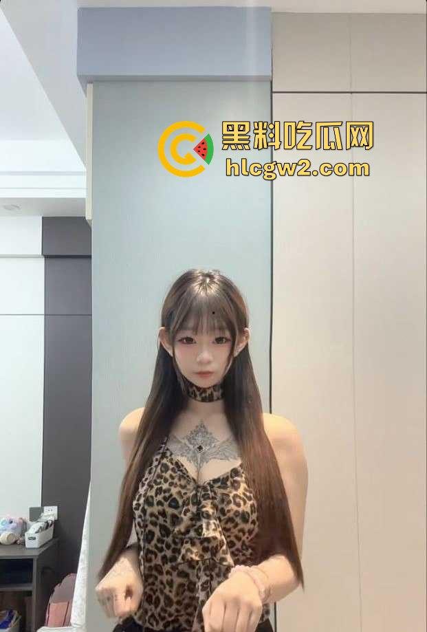 抖音精神小妹【小小姜】翻车！两万粉丝的她竟是隐藏福利姬，高价私密内容被曝光！-21