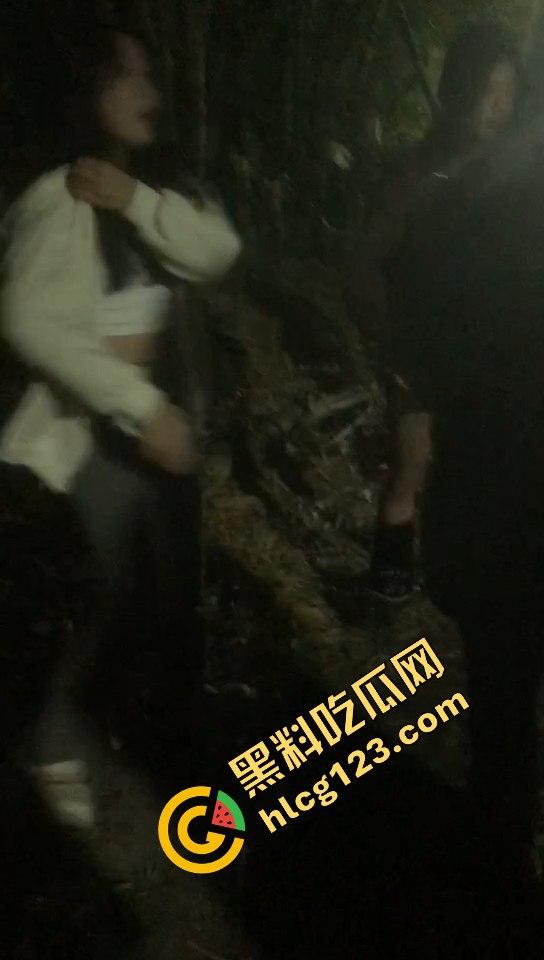 精神小妹撬走闺蜜男朋友，结果被集美揪住狂揍一顿！-6