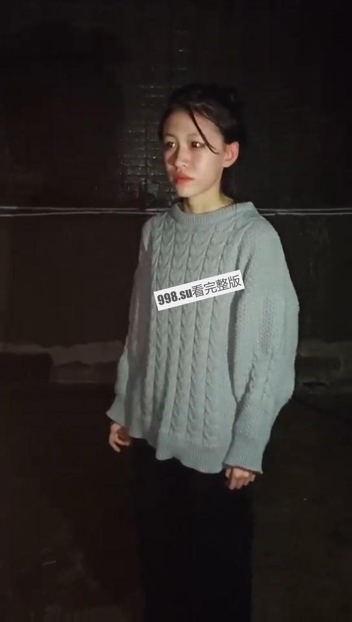 几个女孩 #欺凌 一个漂亮的女孩，边打还边录视频-2