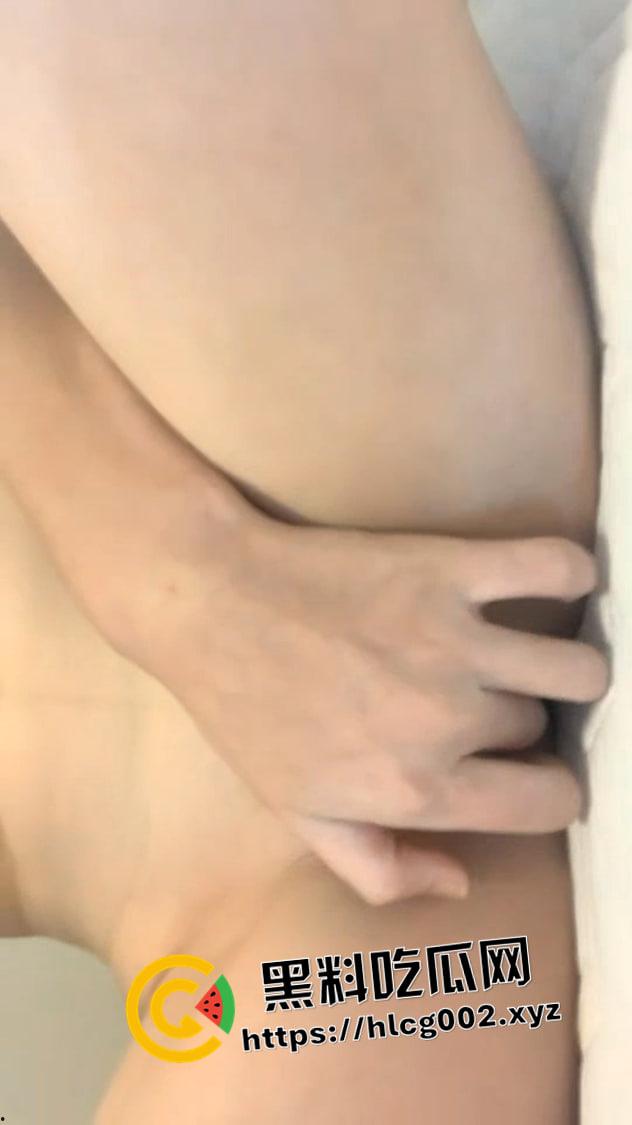 广西农业职业技术学院【韦慧雯】下海黄播 邀请小姐妹百合热吻 嫩穴特写展示 少走二十年弯路啊-7