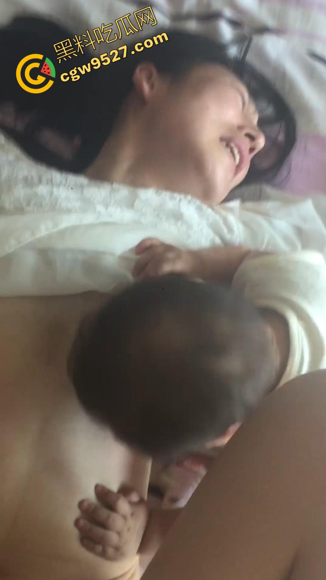 湖南人妻【王春艳】性瘾超强，刚出月子就偷情约炮，孩子一边吃奶，骚穴一边被操，真是淫荡至极-7