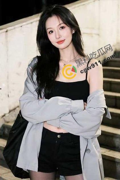 惊艳剃毛视频：翘臀露穴，淫水涌动，托尼老师技艺惊人，女友浪叫迷人，堪称极致春宫现场-2