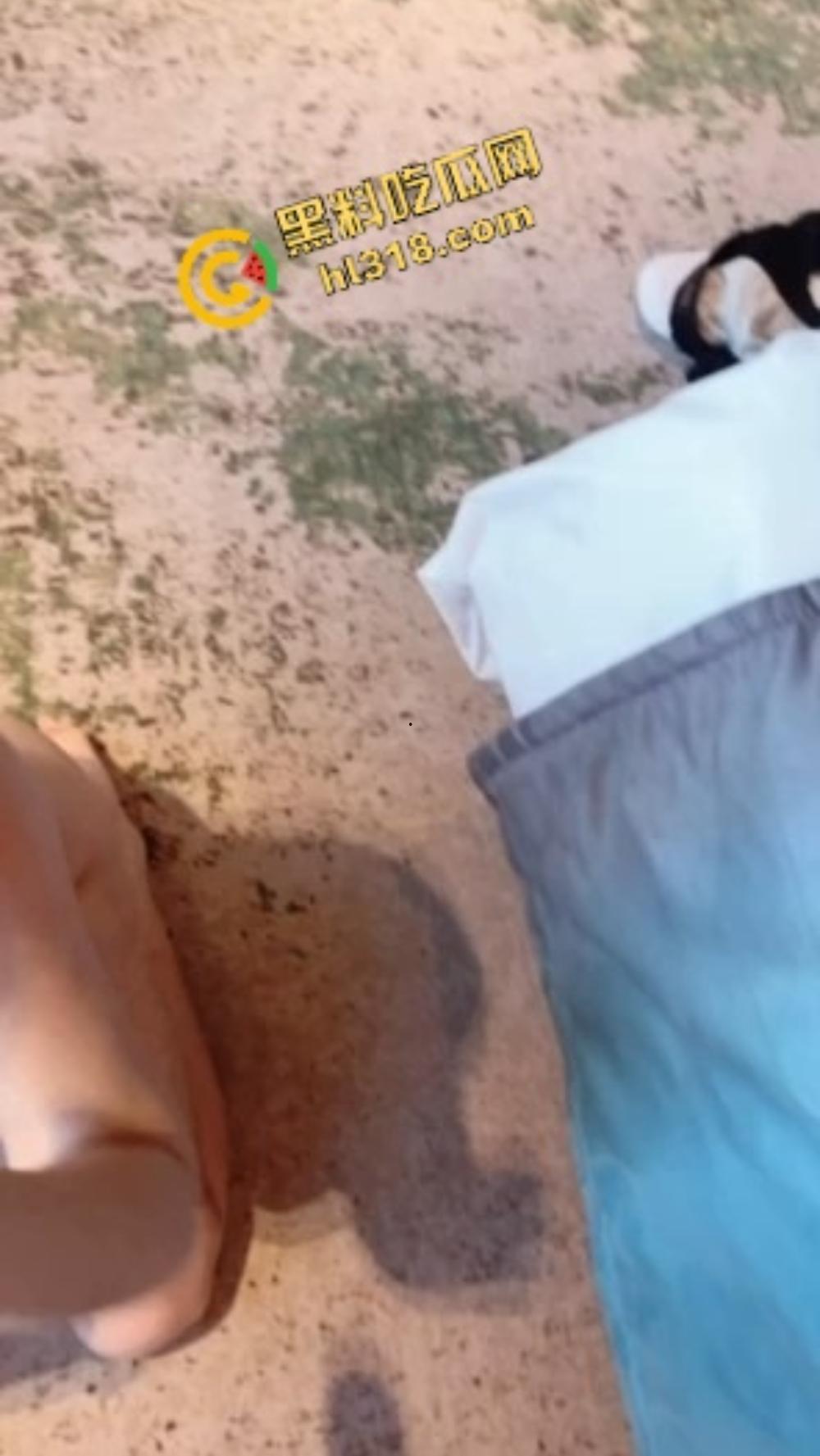 上海心悦传媒老板中午带秘书『张婧』开房,落地窗前女秘书当舔狗跪地含屌,每一口都说是对老板的忠诚!-4