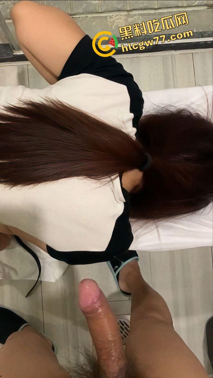 上海极品前女友【李海元】巨乳晃动毒龙深喉，分手后反差母狗身份曝光，骚得连鸡巴都哭了！-16