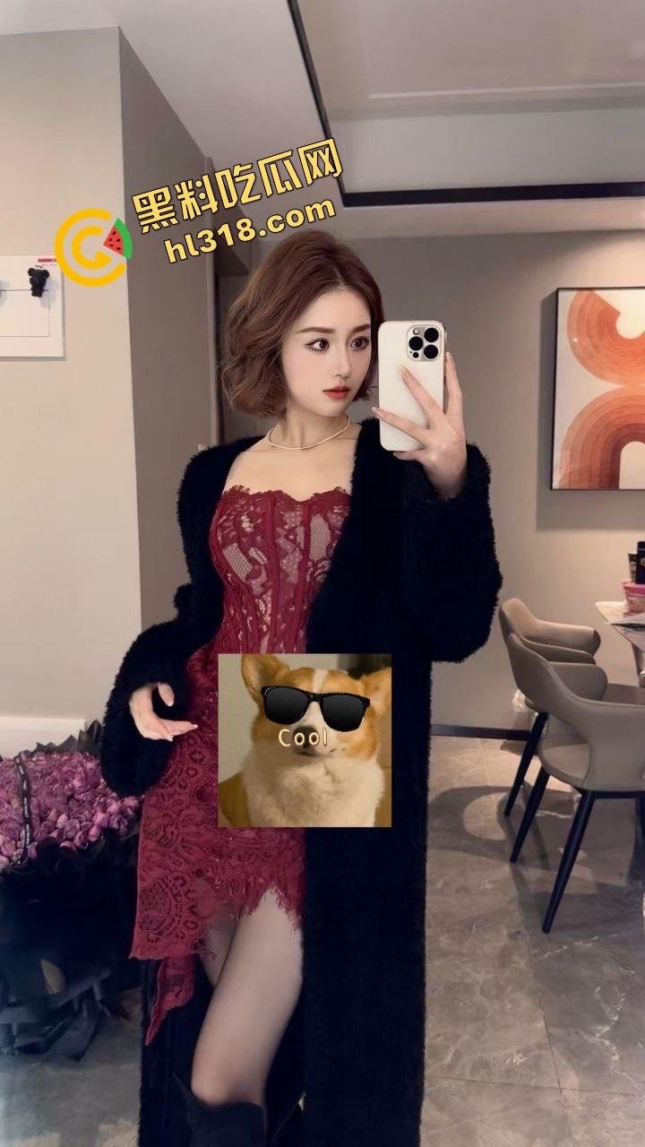 极品少女1V7大战现场，全程轮番吞精液，挨个排队撸管喂射她嘴里，都说没见过这么耐操的母狗！-4