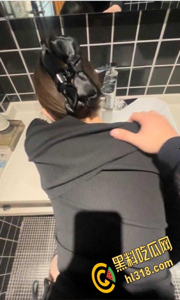 调教大神约炮极品女神合集，空姐学妹老师护士，爆操各种极品尤物，舔屌后入激情内射 ！-6