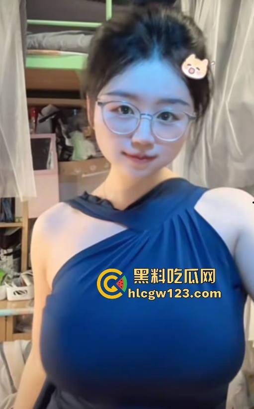 抖音极品网红【小肉怡】被渣男曝光性爱视频 微胖巨乳 眼镜反差 黑穴性瘾母狗主动上位骑乘 诱惑十足！-7