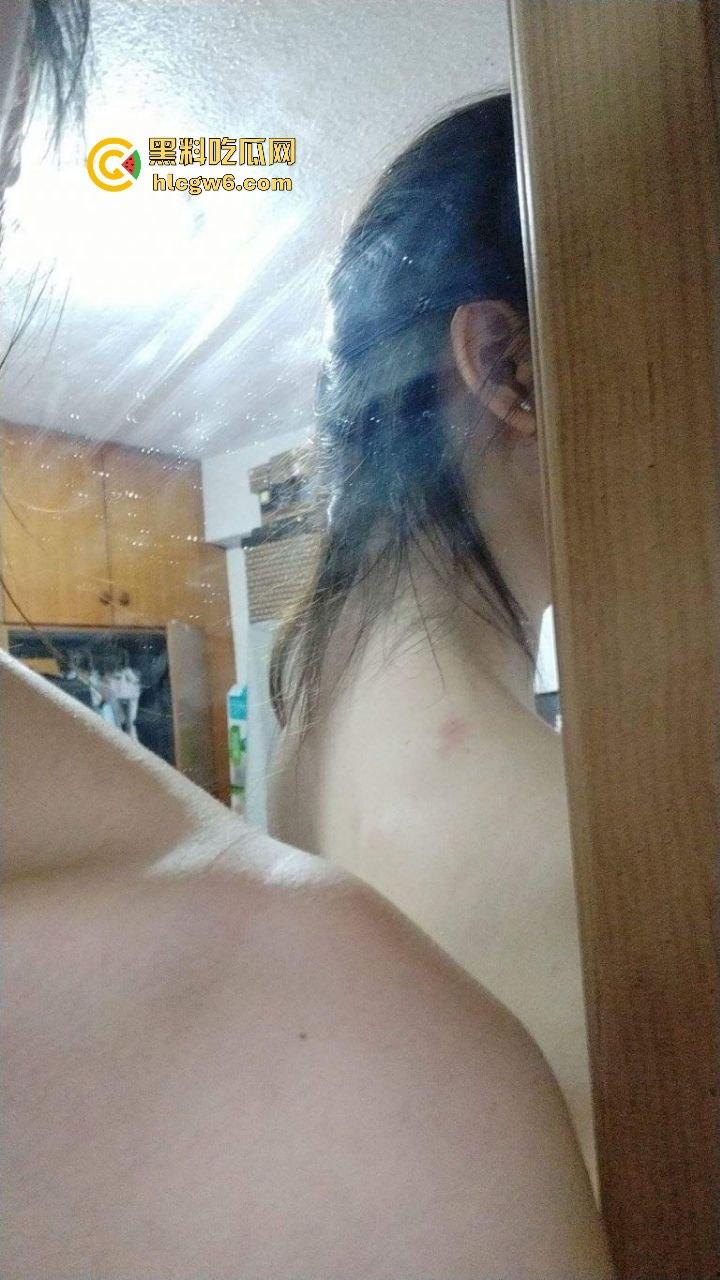 台湾极品母狗【刘妍】的性爱日常惨遭泄露，高挑身材经过千锤百炼 完美母狗形态！-16