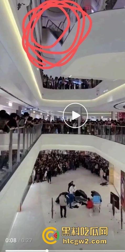 济宁新开商场小女孩从四楼坠落，不幸离世，疑因电梯事故酿成悲剧！-7