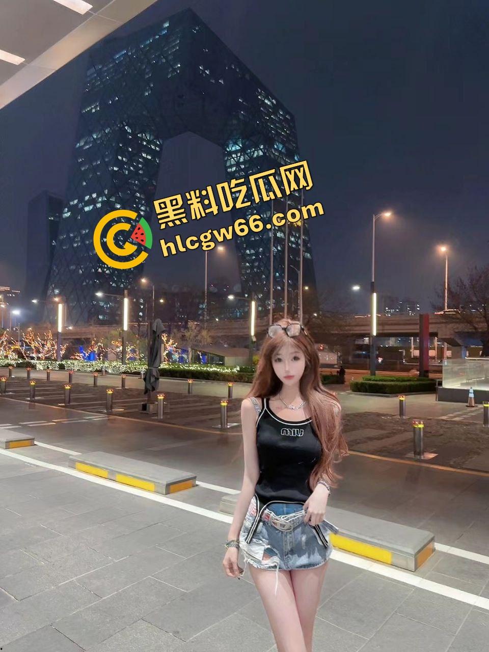 北京哥们约炮三连吃疯了，一人干仨，08嫩妹当糖吃，大学生当饭吃，熟女当夜宵，全员长得正6得起飞！-7