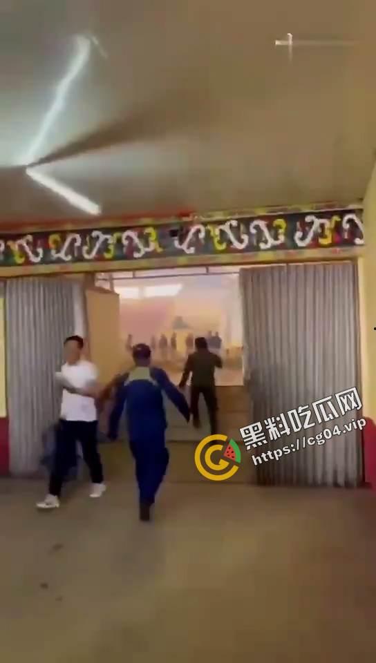 现场画面 ！菲律宾学校爆炸事件救援现场 血肉横飞 遍地鲜血-6