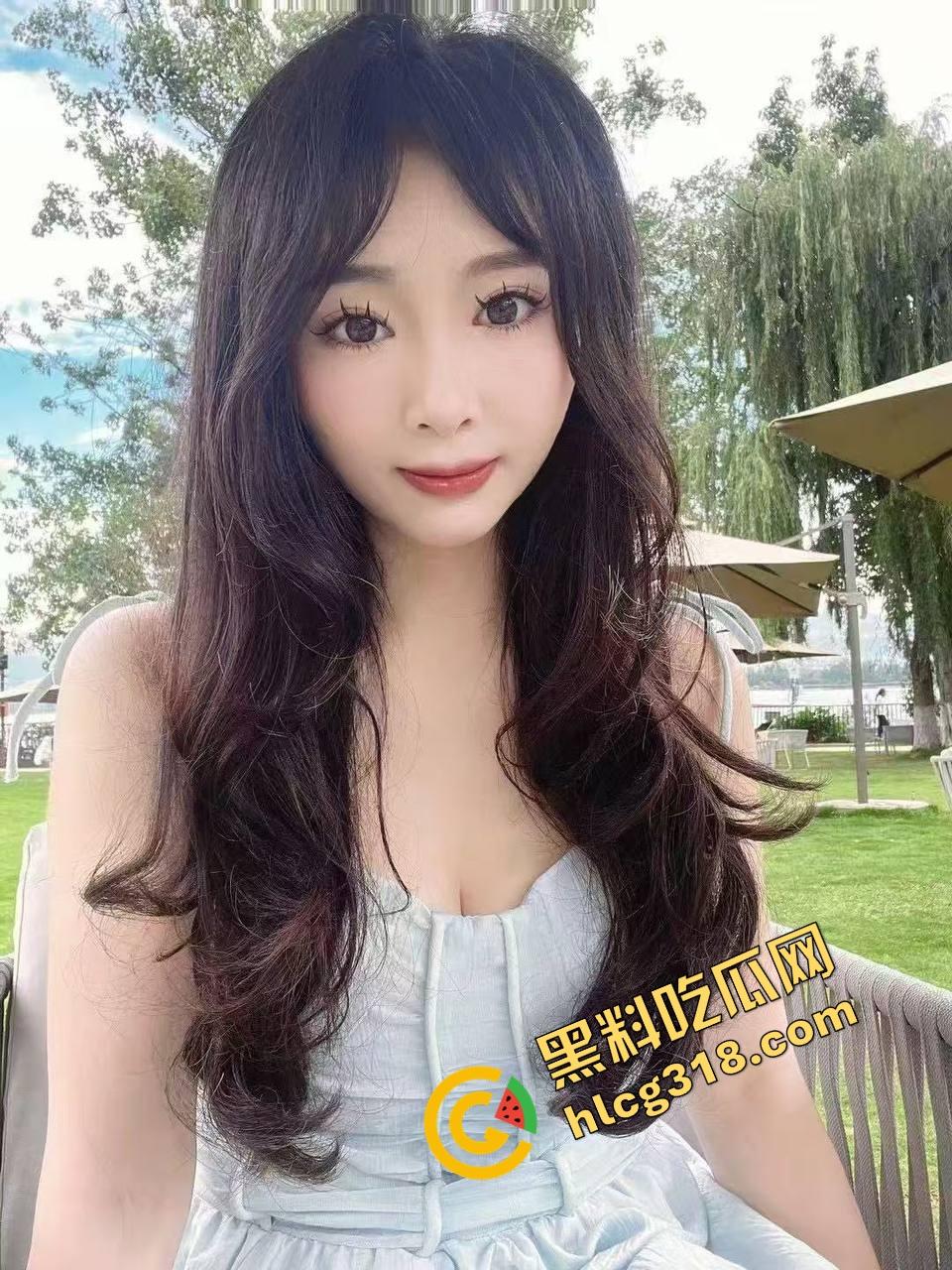 奶子走光都不遮？这这个就叫做专业！山西工商拉丁妹跳舞跳到走光，左边奶子完全露出还在跳！-6