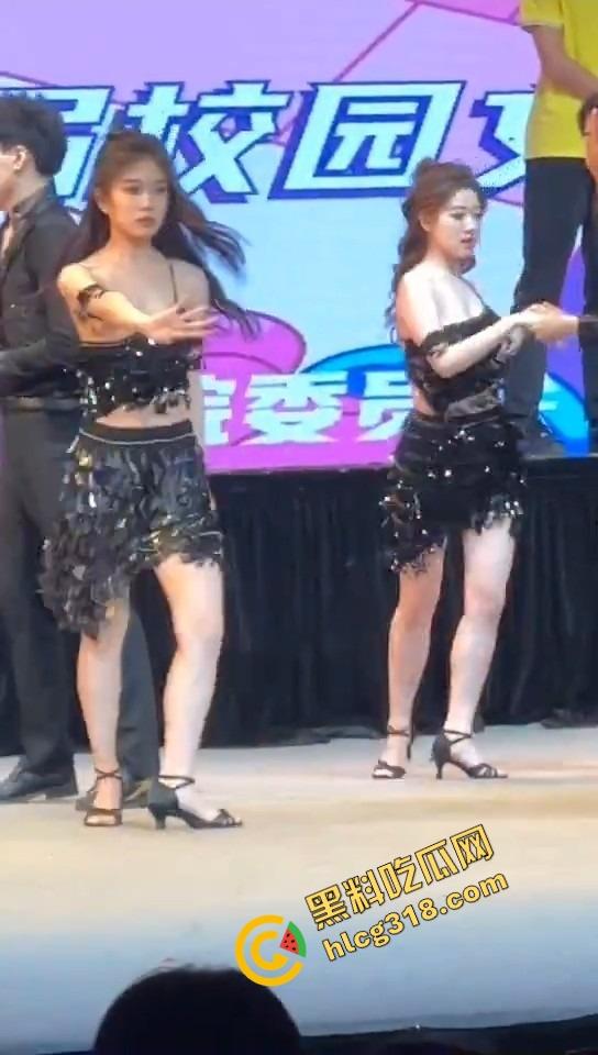 奶子走光都不遮？这这个就叫做专业！山西工商拉丁妹跳舞跳到走光，左边奶子完全露出还在跳！-10