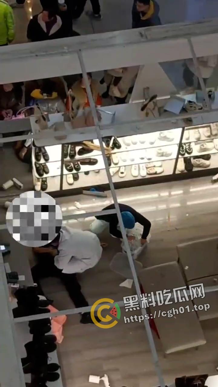 男子表白失败当场跳楼  这就是爱情吗 多视角监控全记录-2