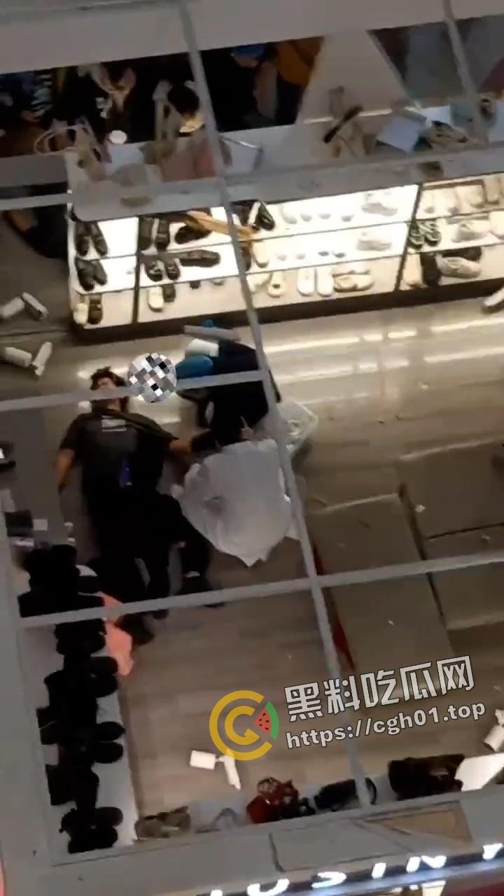 男子表白失败当场跳楼  这就是爱情吗 多视角监控全记录-6