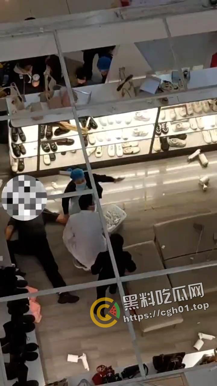 男子表白失败当场跳楼  这就是爱情吗 多视角监控全记录-7