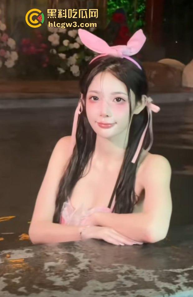 抖音28W粉丝反差婊【史迪西】直播间故意走光勾引！榜一大哥刷万元换来裸聊自慰玩具秀，视频流出太劲爆！-12