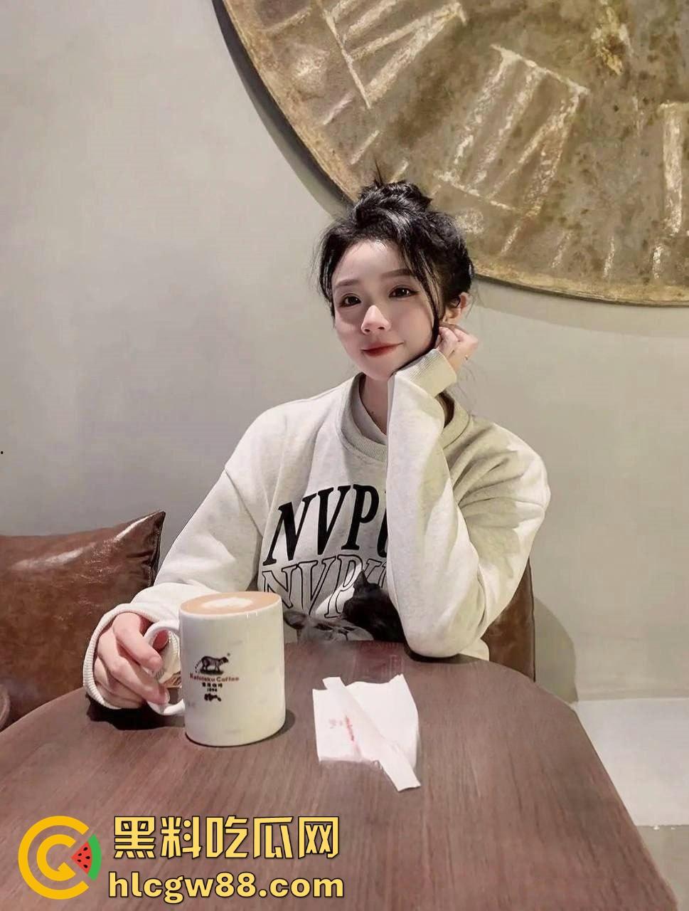 武汉极品人妻【王悦】私拍泄密，身材白嫩紧致，私下被老公调教成母狗，夜里被操哭求饶！-3