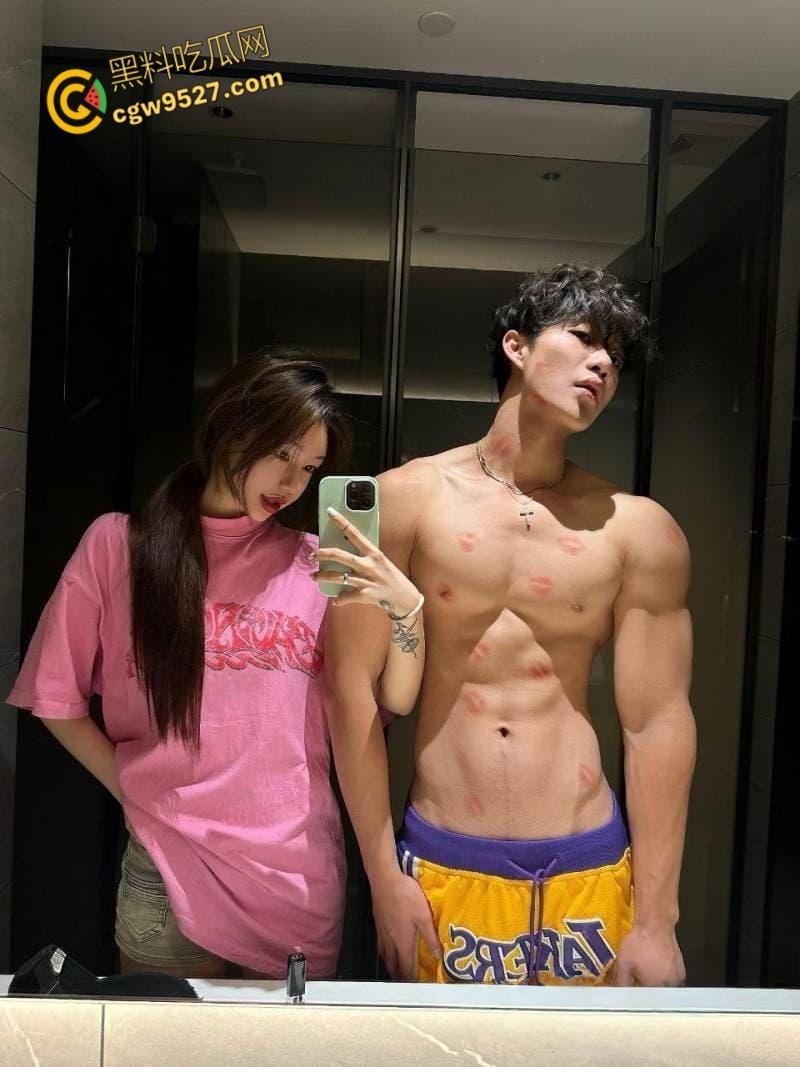 抖音网红【鸡腿弟弟】,肌肉体育生约炮百里送逼的女粉,镜前后入主动录像记录,娇小身材被后入爆操!-2