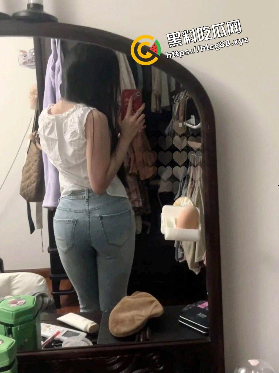 绿帽奴肾虚秒男没性能力秒射，喊上非洲黑人小伙SM爆操淫妻，自己则在一旁观赏加油助威！-4