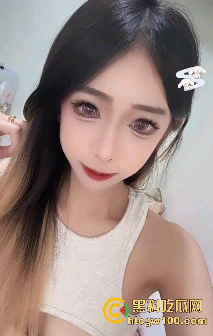 国际版抖音 女网红【林美珍】在酒吧被流氓扒光衣服 两个粉嫩的大奶子爆露了出来,然后被大神带到酒店爆操!-6