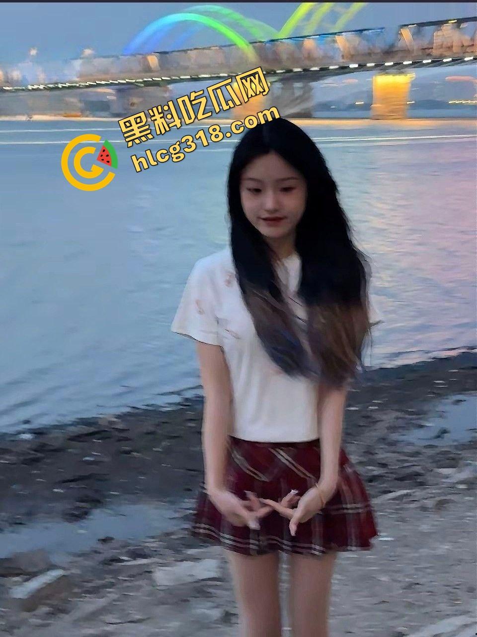 婚后六年操老婆操成亲情，隔壁浪叫勾人，逼肿喷汁操翻天还贪万人干，幻想邻居大屌内射骚货老婆！-3