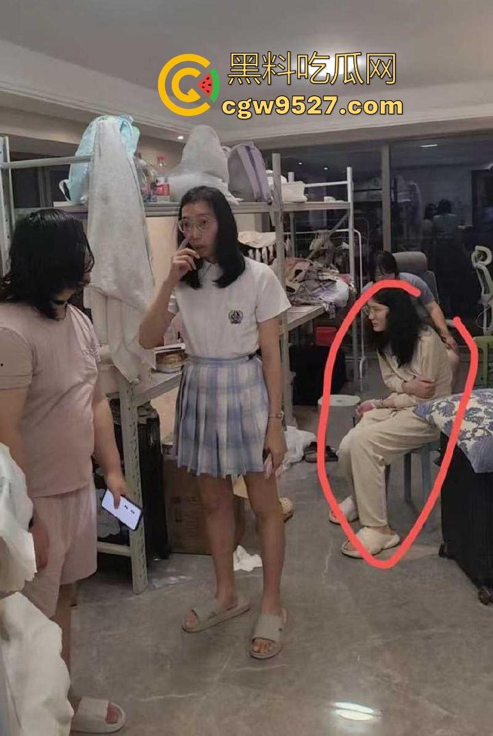 武汉多地小区爆发房东联合排斥人妖事件，他们聚众开淫趴组织自残  流转武汉各小区遭受各区联合排斥！-6