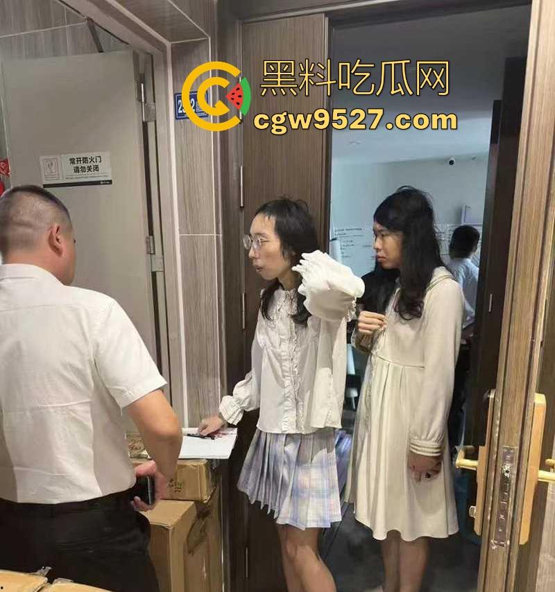 武汉多地小区爆发房东联合排斥人妖事件，他们聚众开淫趴组织自残  流转武汉各小区遭受各区联合排斥！-7