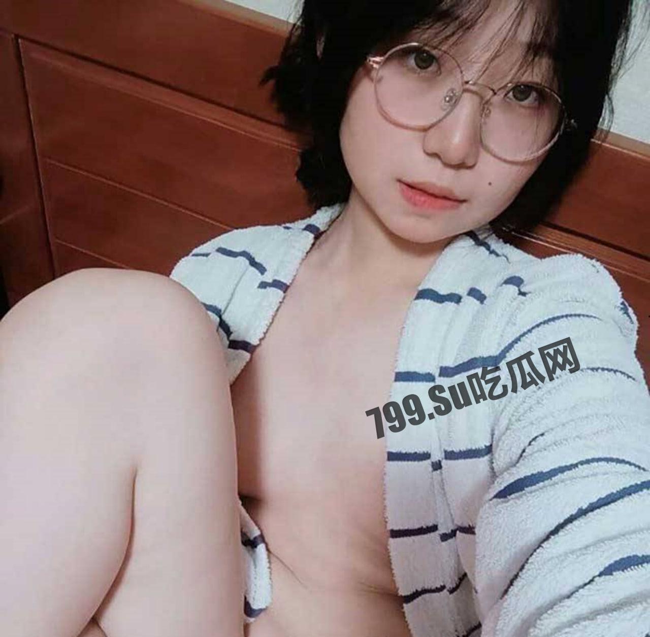 【超精品泄密】 极品学生眼睛娘反差婊 外表乖乖女 没想到吃鸡这么骚 口活爆好 深喉的样子真棒啊-5